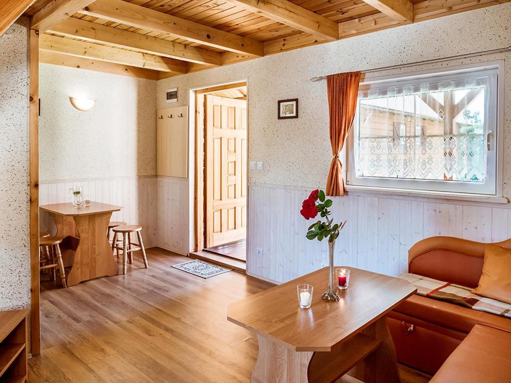 U Sylwi Domki Drewniane Trzęsacz Exterior foto